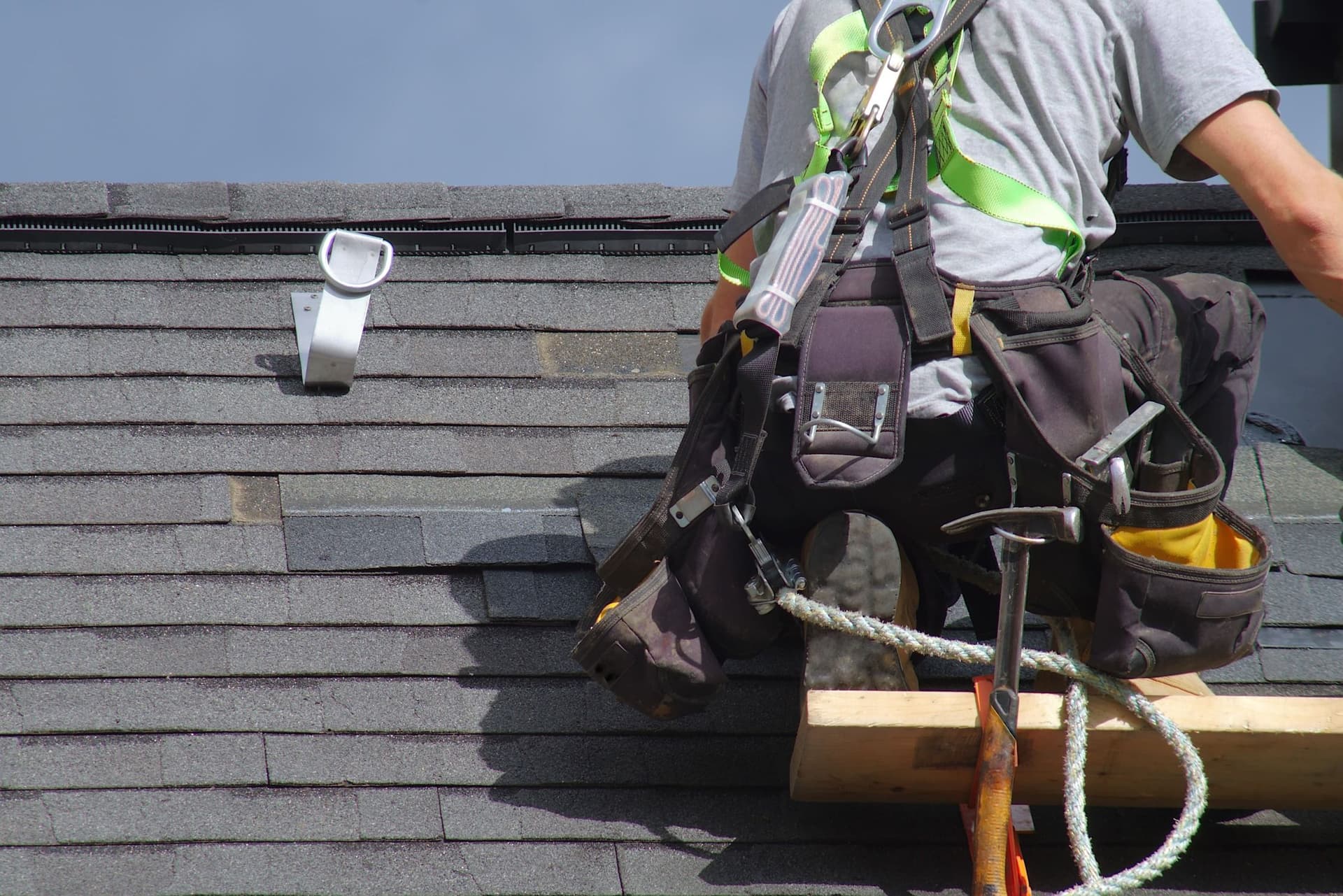 How to Tell if a Roofer is Lying to You image